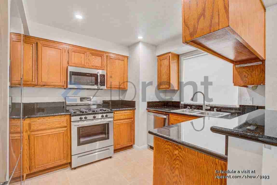 922 Lincoln Blvd #3 - Photo 5 of 17