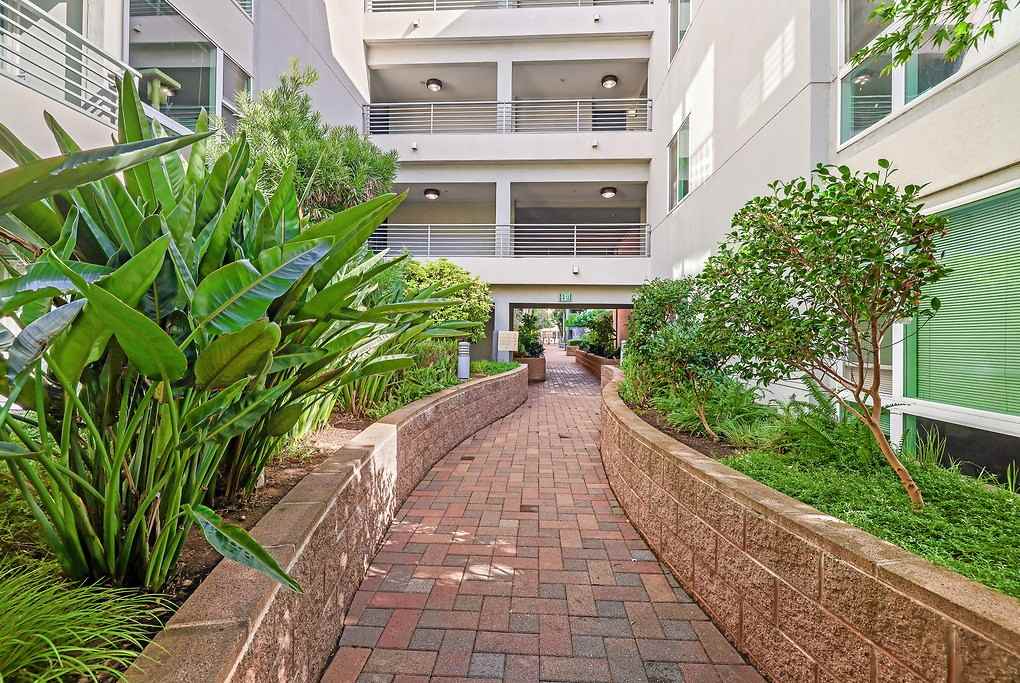 Avenue 64 - Photo 6 of 37