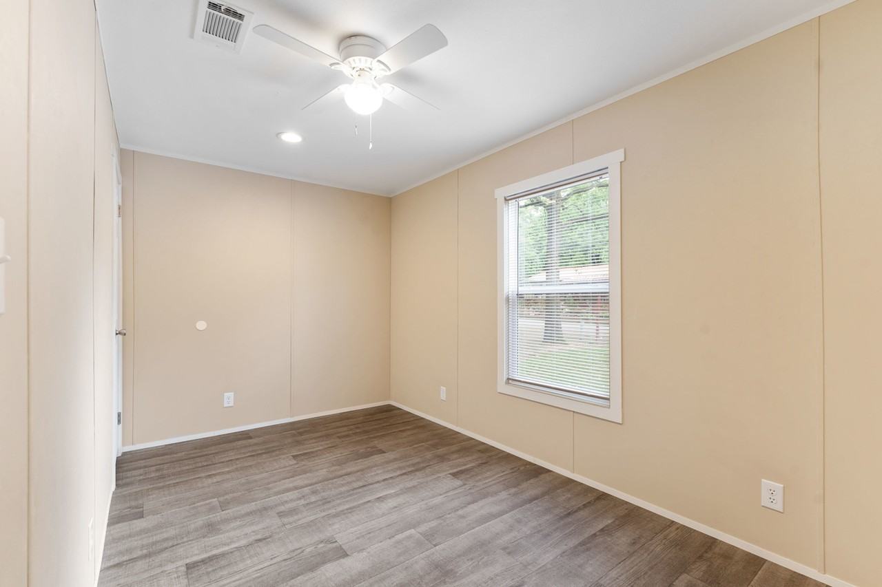 135 Southlake Dr - Photo 2 of 33