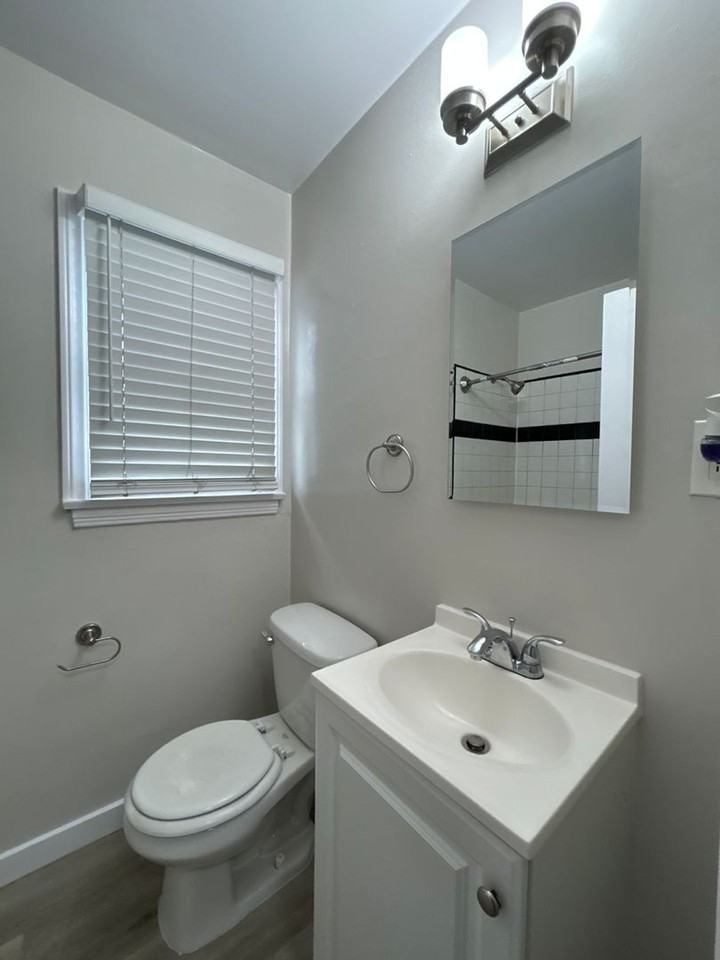 1133 LOCUST AVE LONG BEACH, CA 90813 - Photo 3 of 11