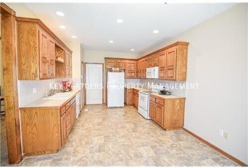 1950 W Surrey St - Photo 6 of 16