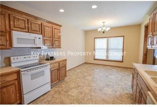 1950 W Surrey St - Photo 7 of 16