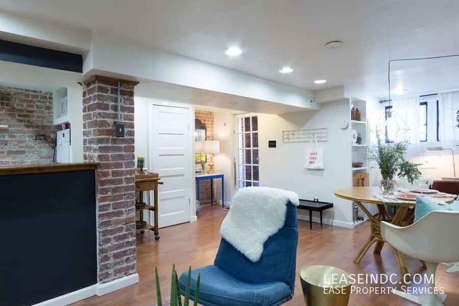 3511 Center St Nw #B - Photo 2 of 13