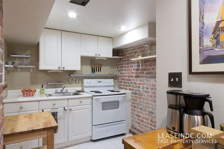 3511 Center St Nw #B - Photo 7 of 13