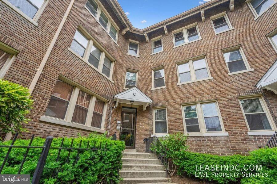 1725 Lanier Pl Nw #29C - Photo 2 of 14