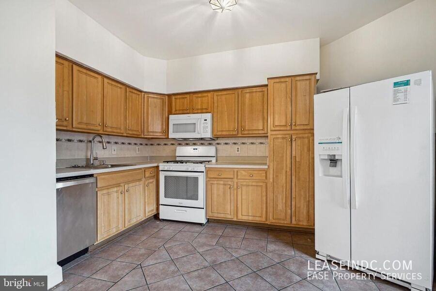 1725 Lanier Pl Nw #29C - Photo 7 of 14
