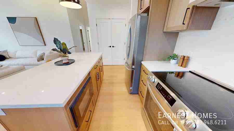 6441 Satsuma Ave #1 - Photo 6 of 20