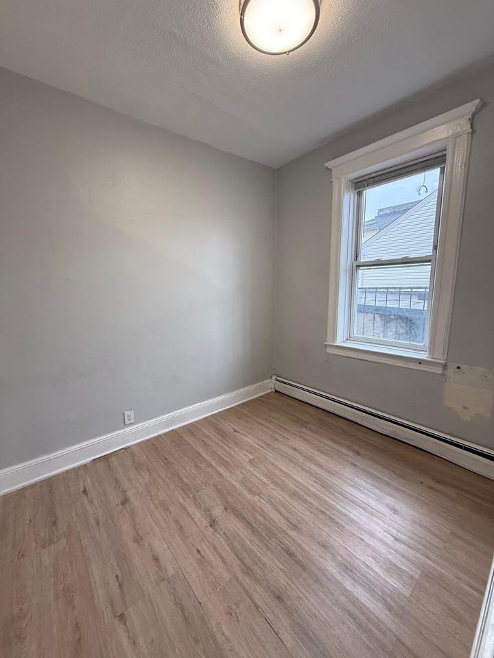 18 Wright Ave #4 - Photo 5 of 6