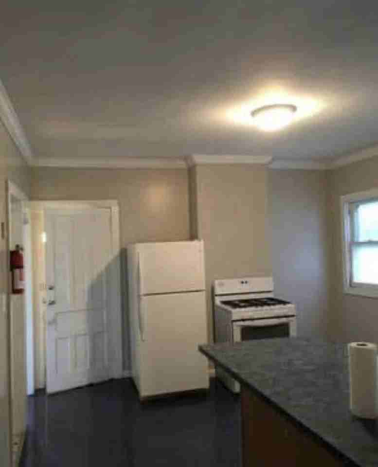 118 N Ferry St #2 - Photo 3 of 11