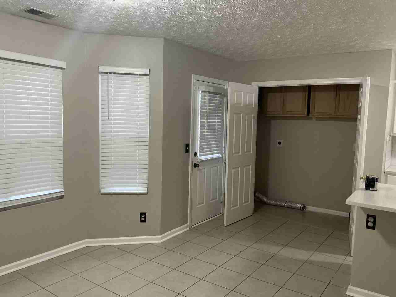 5553 Strathmoor Manor Cir #NA - Photo 4 of 17