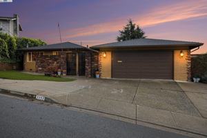 featured image of 3393 Oakes Dr #NA