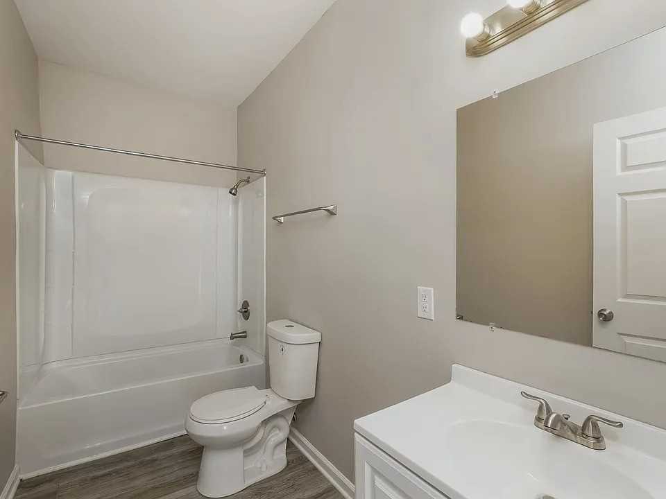 664 Lynn St #NA - Photo 3 of 7