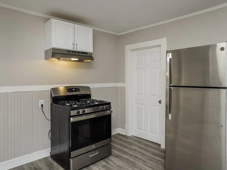 664 Lynn St #NA - Photo 5 of 7