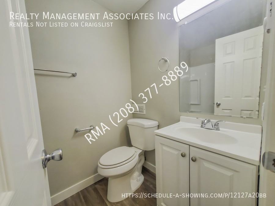 438 W Idaho Ave #B - Photo 7 of 11