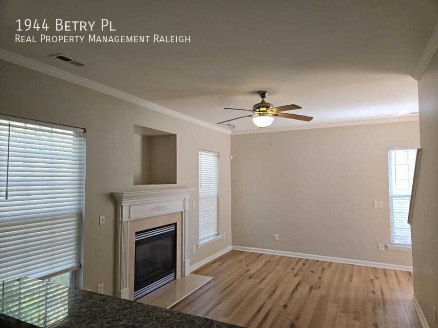 1944 Betry Pl - Photo 3 of 12