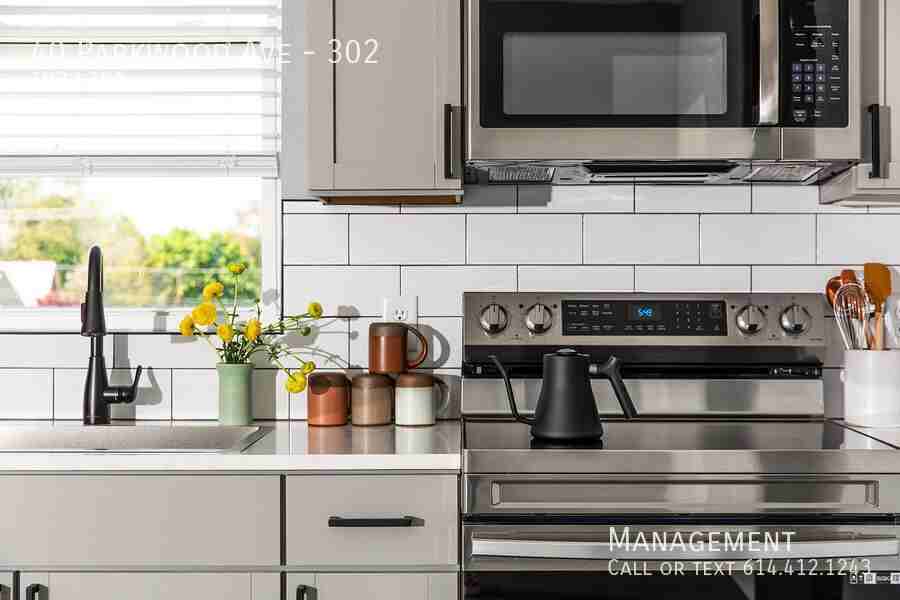 40 Parkwood Ave #302 - Photo 2 of 17