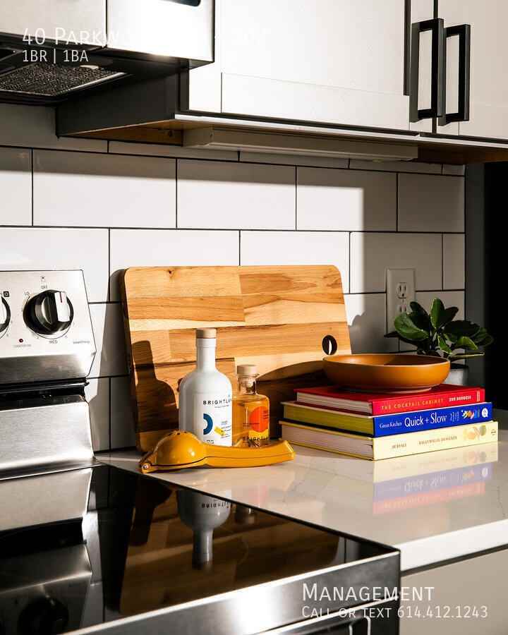 40 Parkwood Ave #302 - Photo 5 of 17