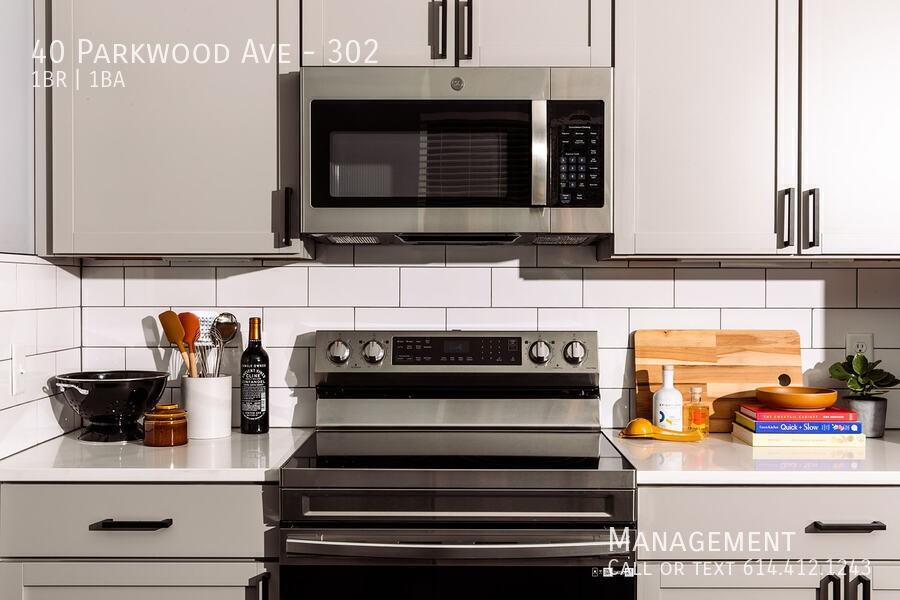 40 Parkwood Ave #302 - Photo 7 of 17