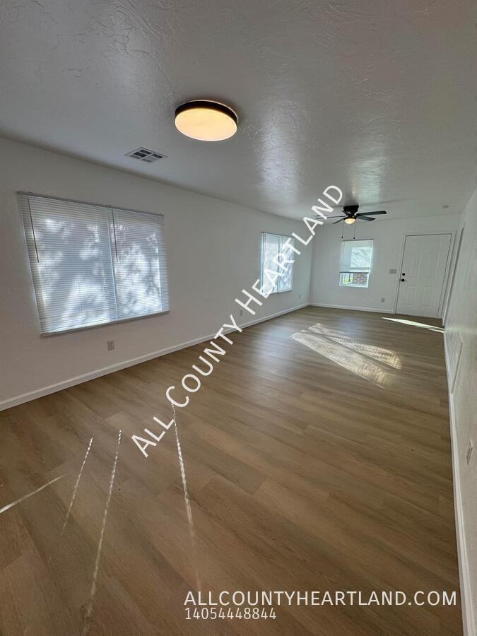 1700 N Kelham Ave - Photo 3 of 11