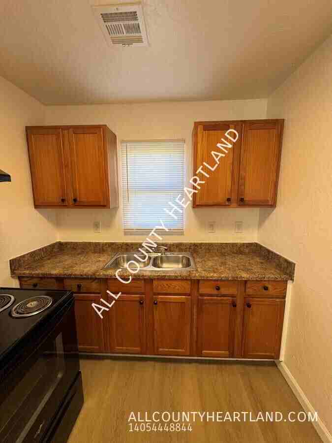 1700 N Kelham Ave - Photo 6 of 11