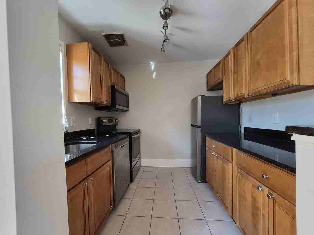 1602 W Abingdon Dr #201 - Photo 6 of 17