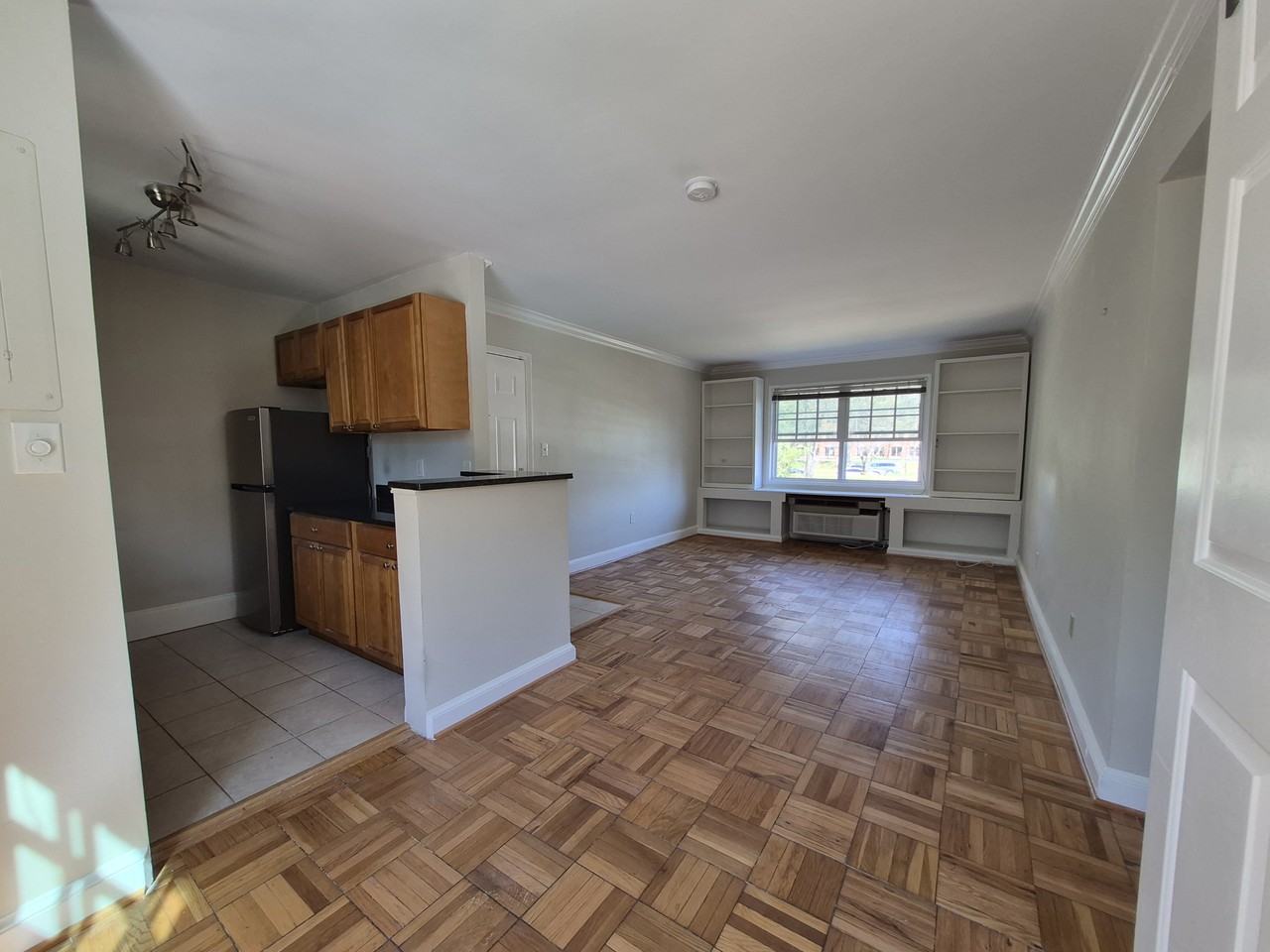 1602 W Abingdon Dr #201 - Photo 7 of 17