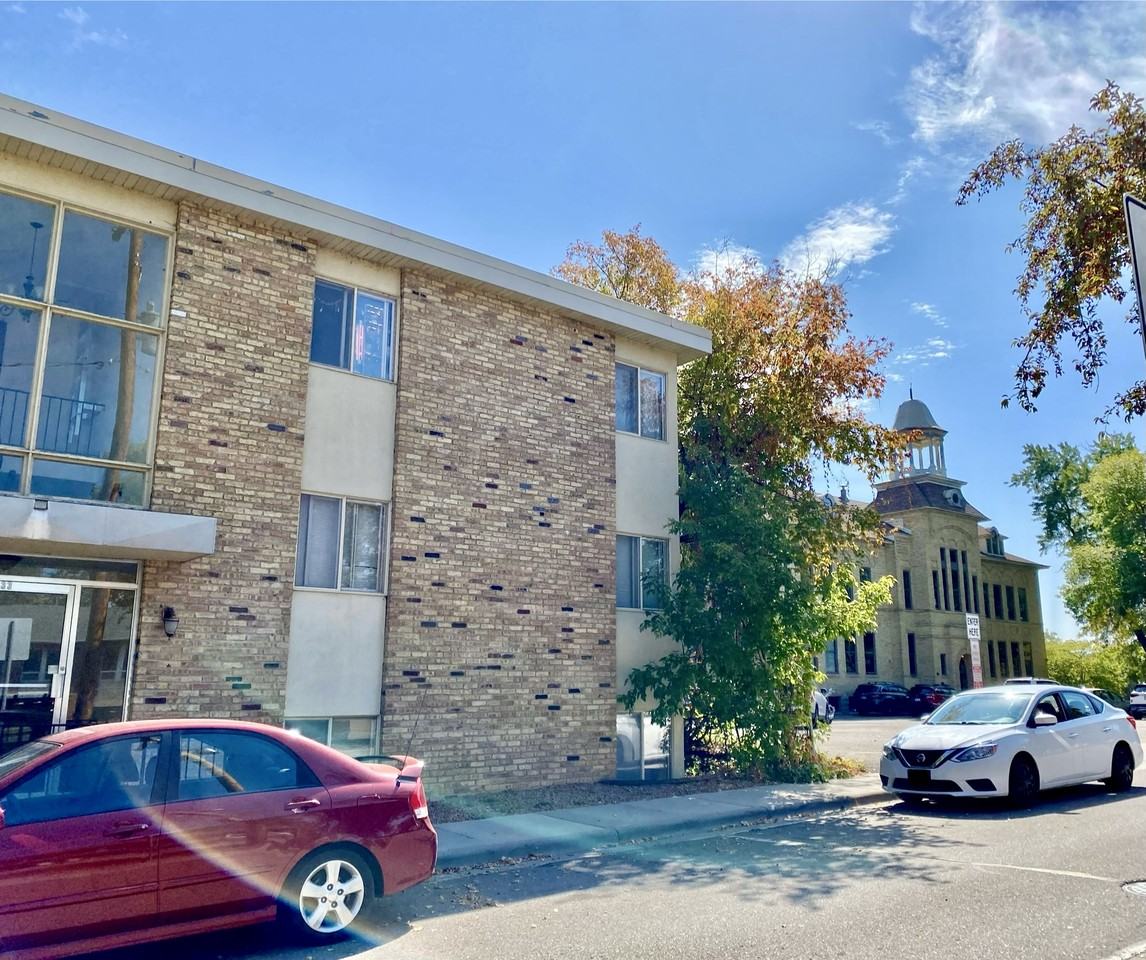 500 2nd St #B6 - Photo 4 of 6