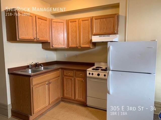 305 E 3rd St #34 - Photo 4 of 8