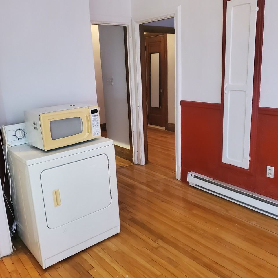 4152 Avenue Coolbrook #4512B - Photo 3 of 8