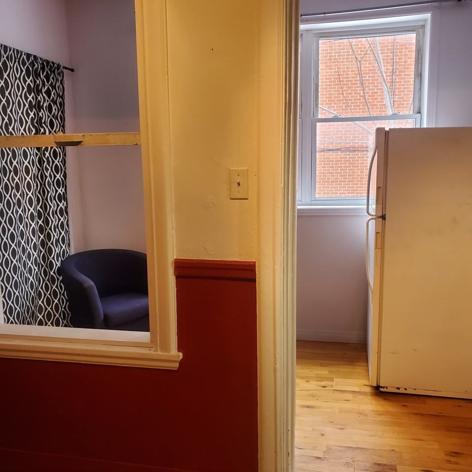 4152 Avenue Coolbrook #4512B - Photo 4 of 8