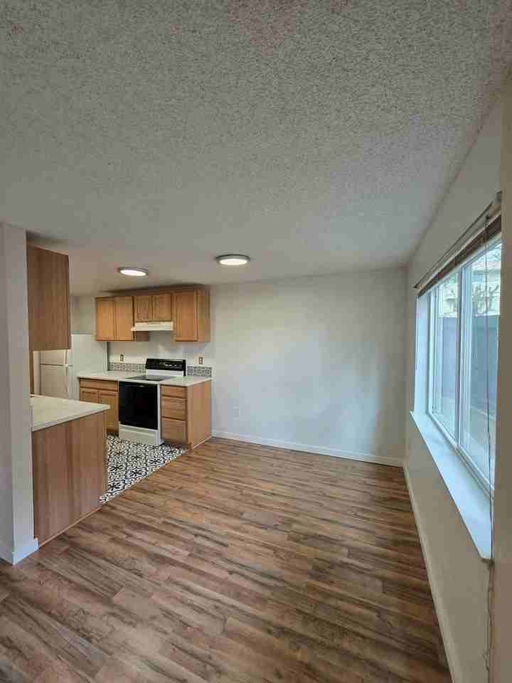1150 Sunset Blvd Ne #116 - Photo 5 of 23
