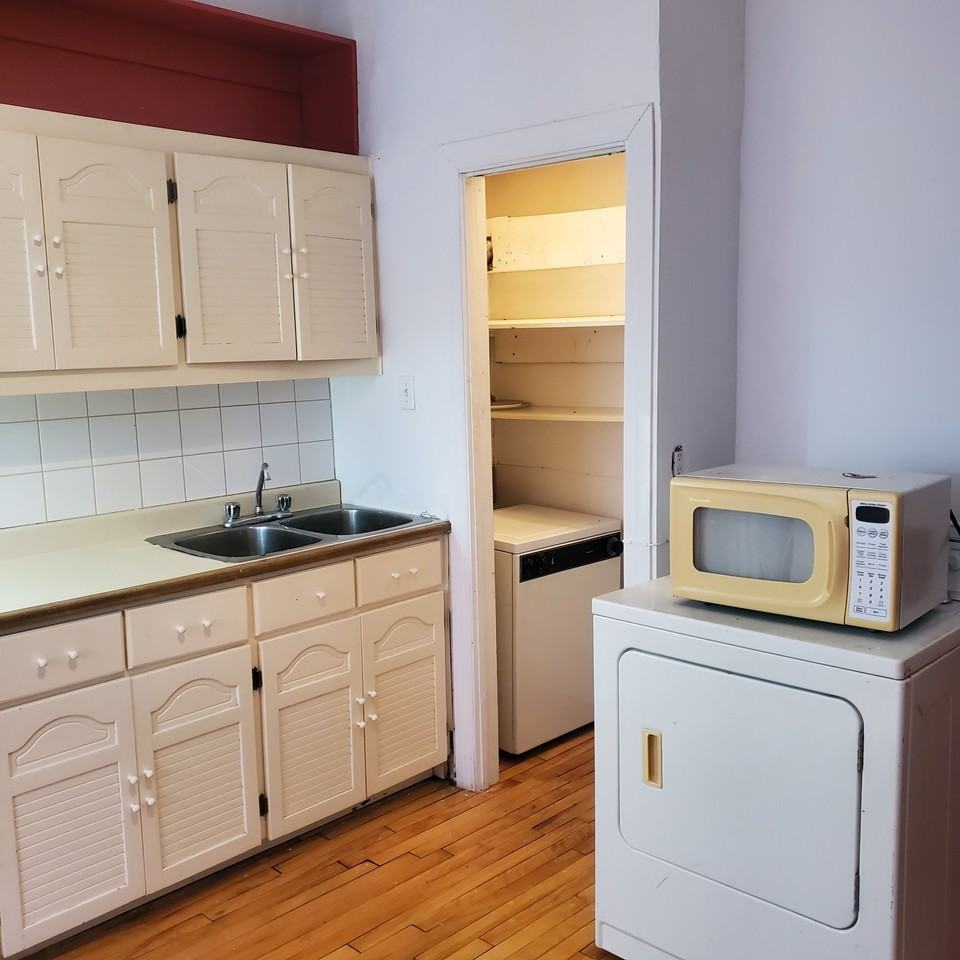 4152 Avenue Coolbrook #4512B - Photo 7 of 8