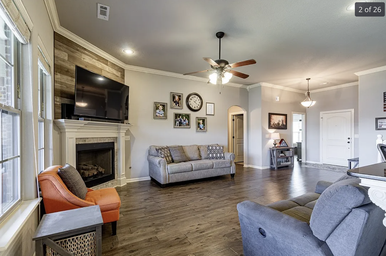 1460 Abbey Ln #NA - Photo 3 of 21