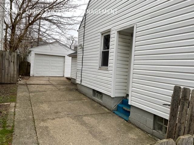 33 Tillotson Pl - Photo 2 of 20