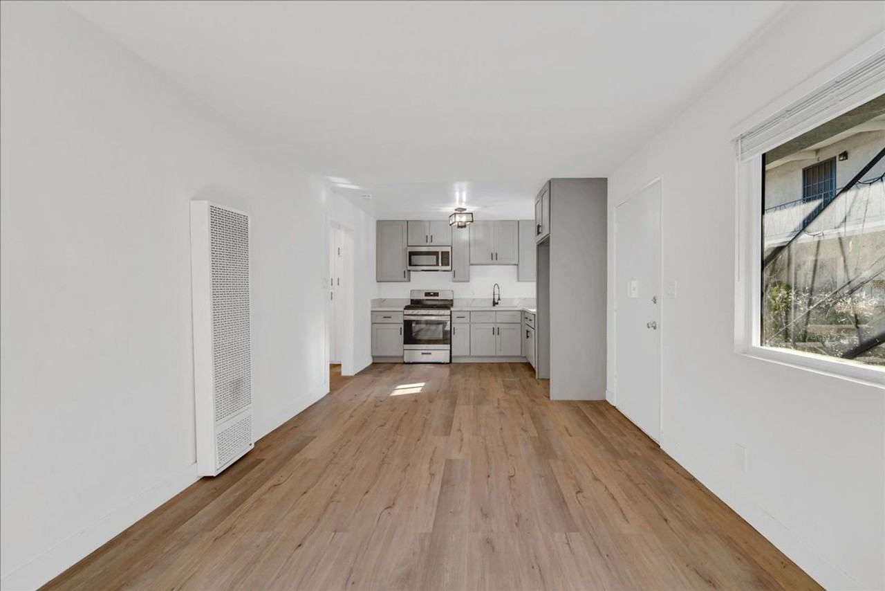 12629 Truro Ave #B - Photo 2 of 17