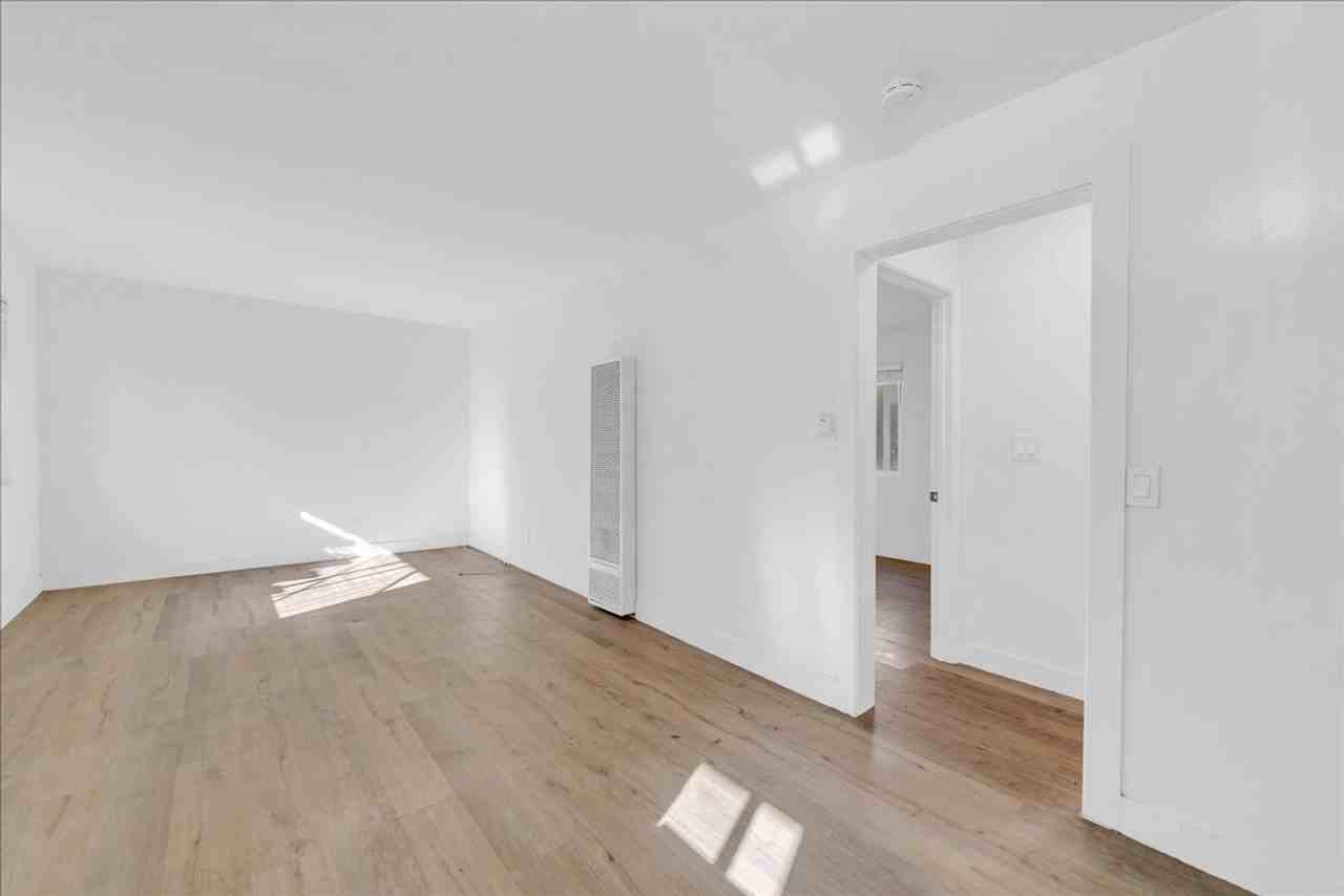 12629 Truro Ave #B - Photo 3 of 17