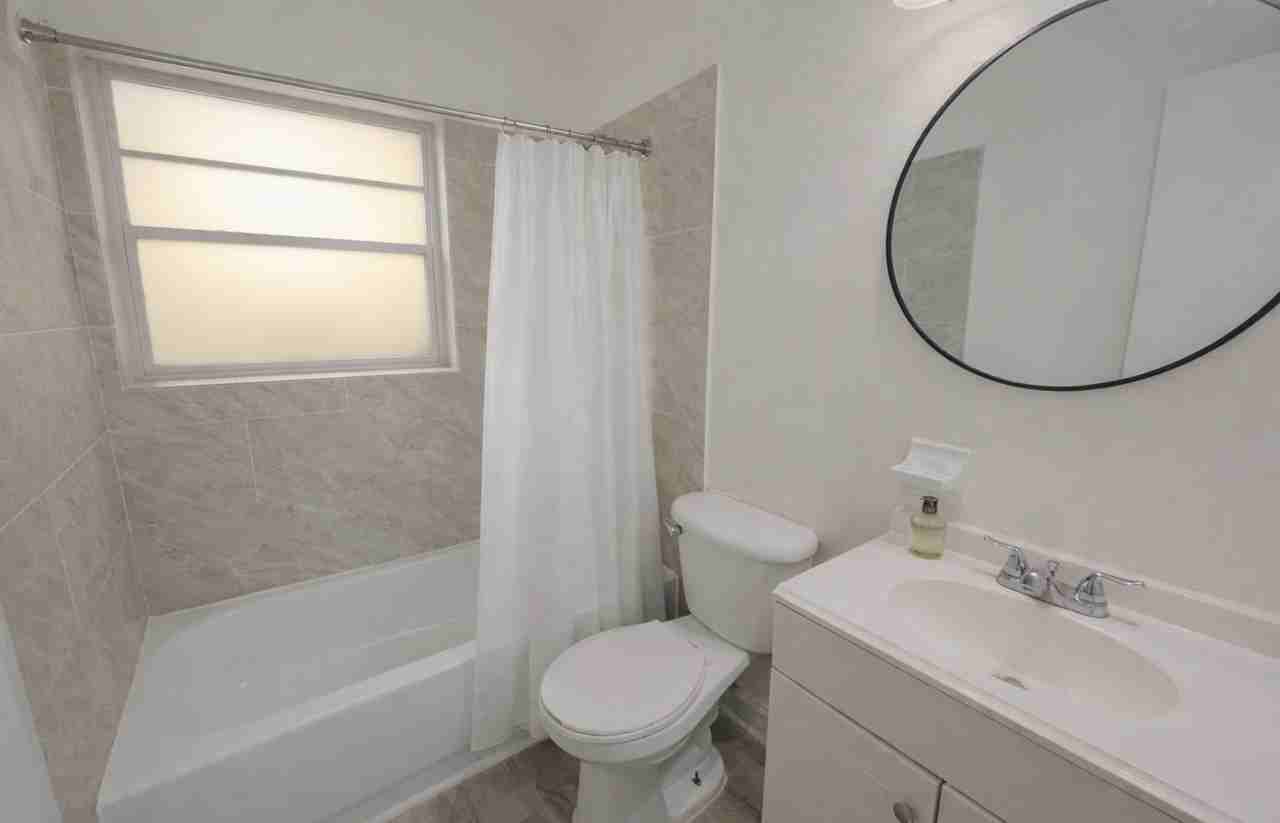 922 E Brownlee St A 11 - Photo 3 of 5