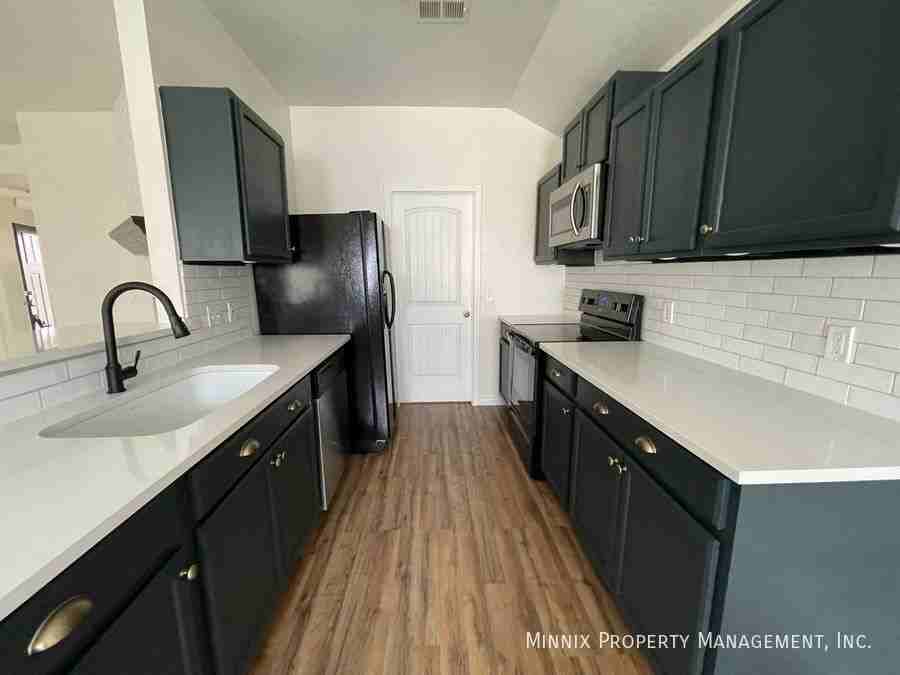 4728 Capulin Ln - Photo 3 of 15