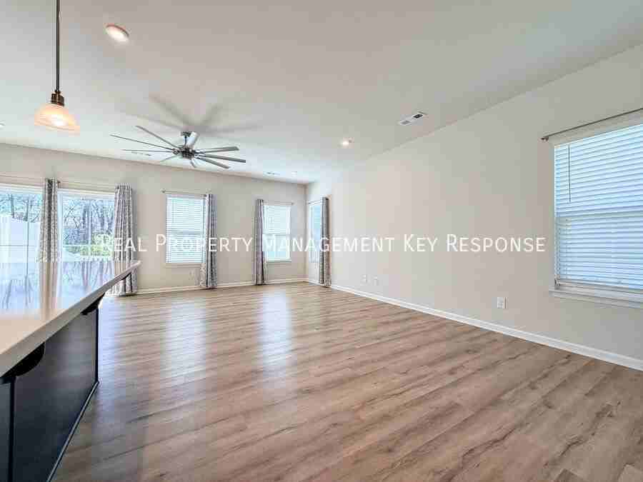 1141 Duncan St - Photo 2 of 15