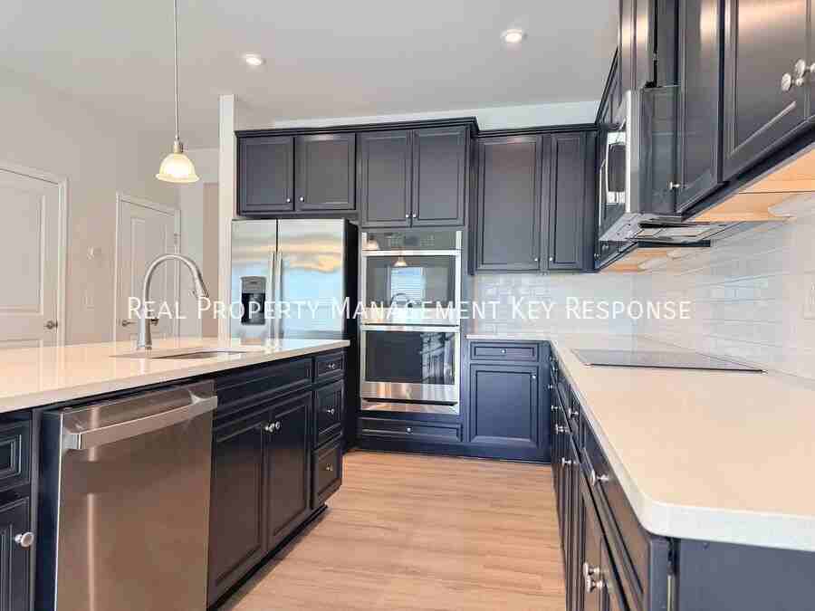 1141 Duncan St - Photo 5 of 15