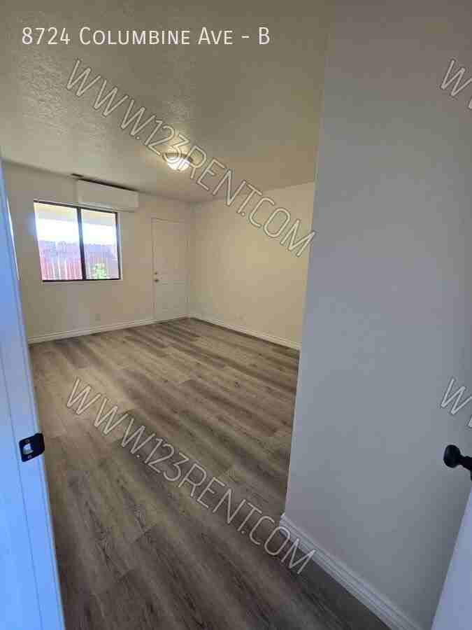 8724 Columbine Ave #B - Photo 3 of 19