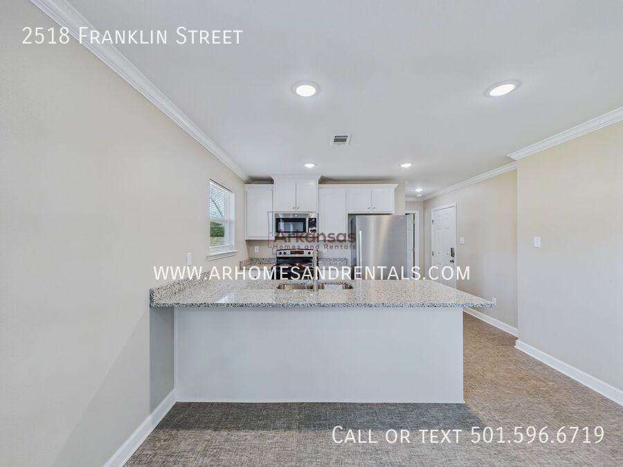 2518 Franklin St - Photo 4 of 12