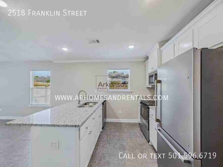 2518 Franklin St - Photo 5 of 12