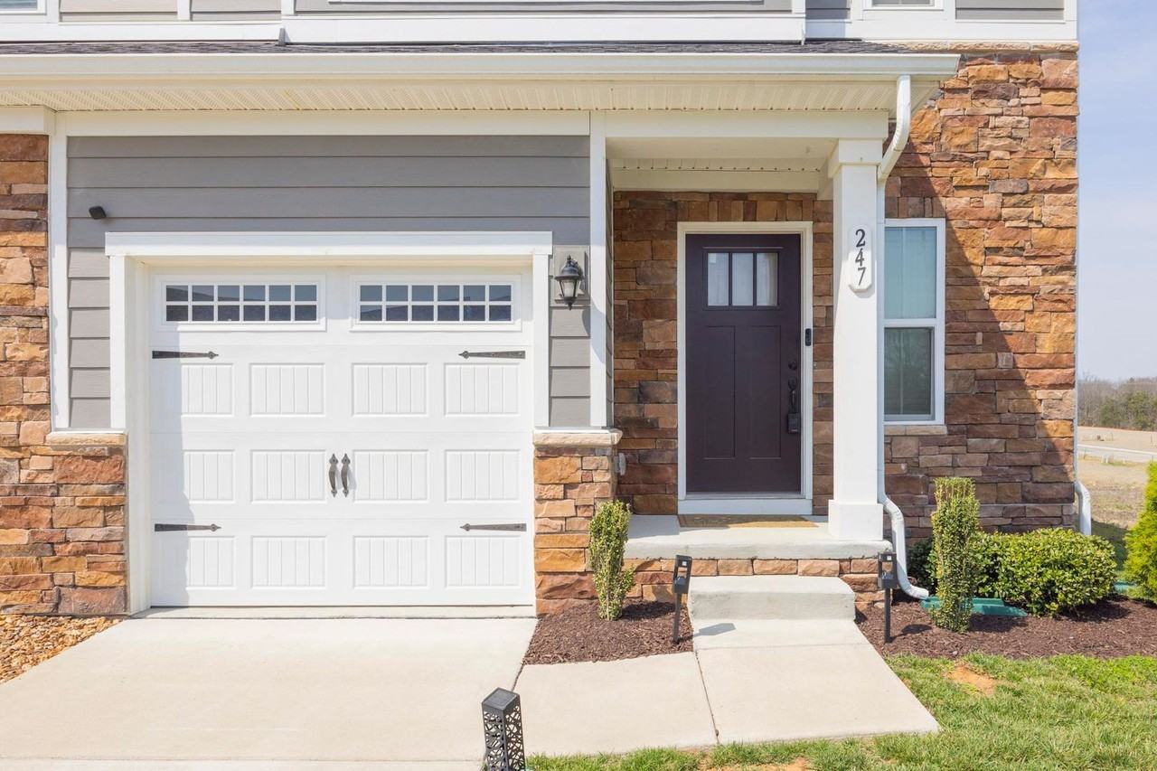 247 Pryor Dr - Photo 4 of 43