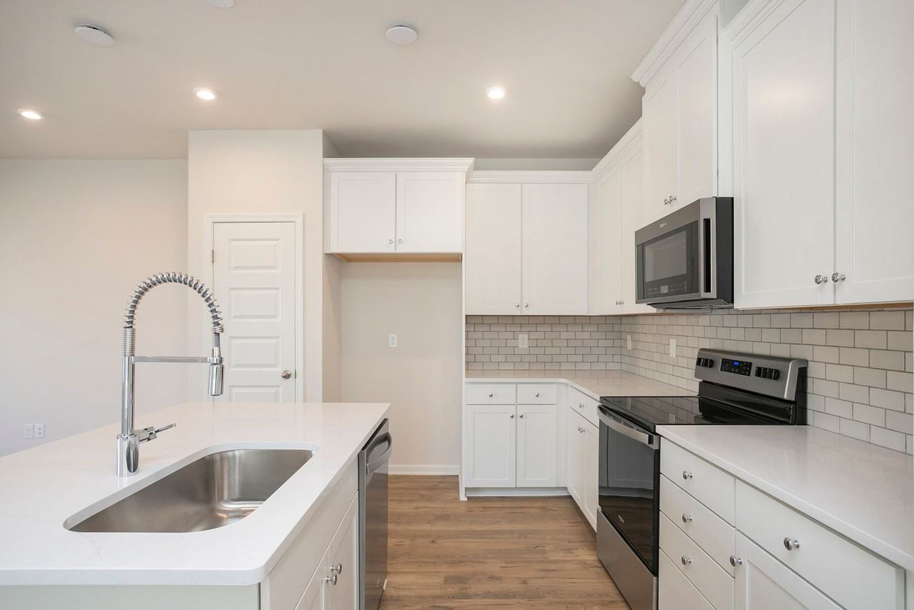 5342 Bellflower Hls - Photo 3 of 11