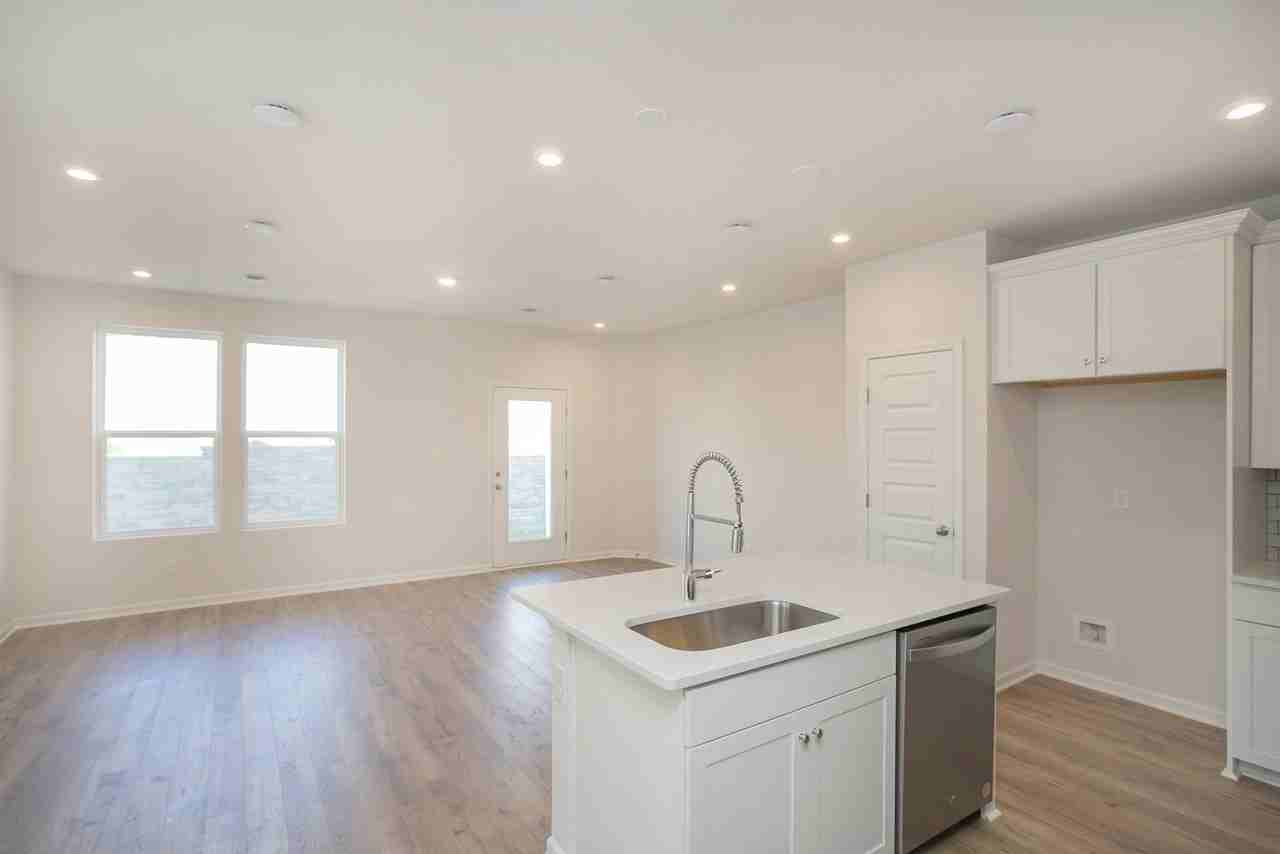 5342 Bellflower Hls - Photo 6 of 11