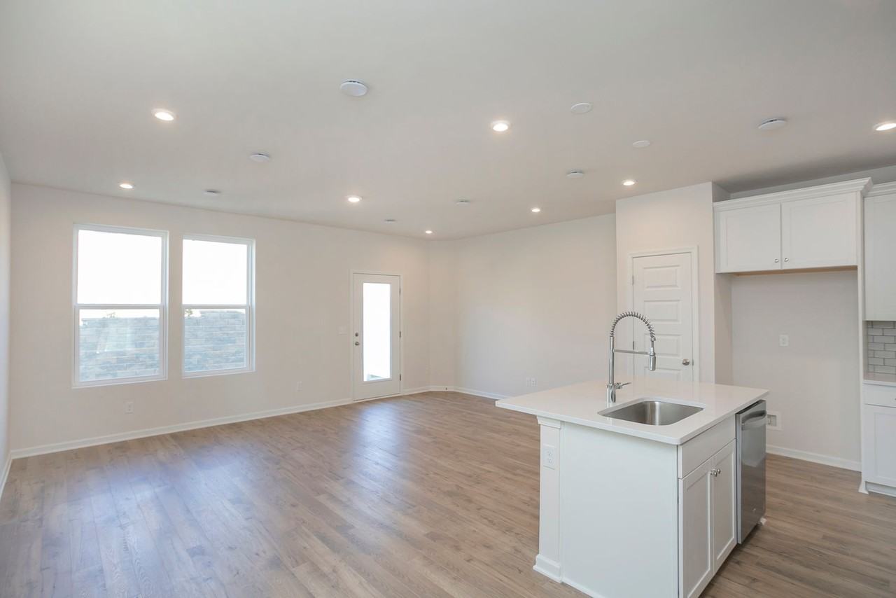 5342 Bellflower Hls - Photo 2 of 17