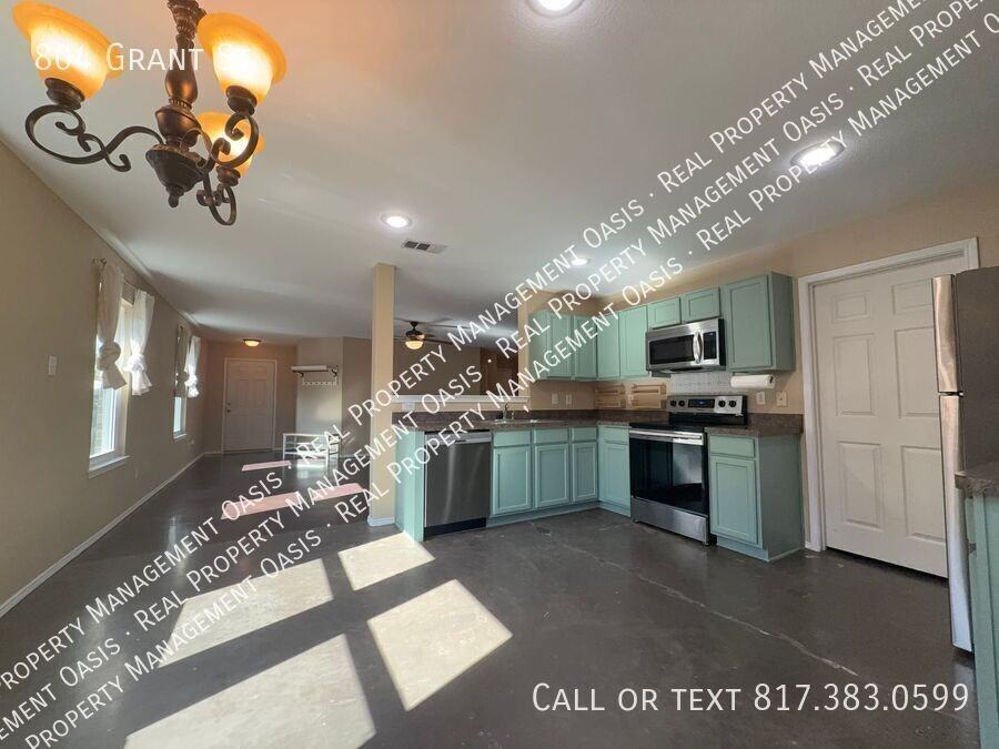 804 Grant St - Photo 4 of 15