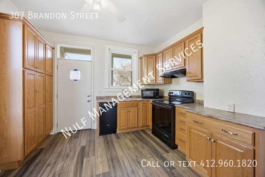 307 Brandon St - Photo 4 of 9