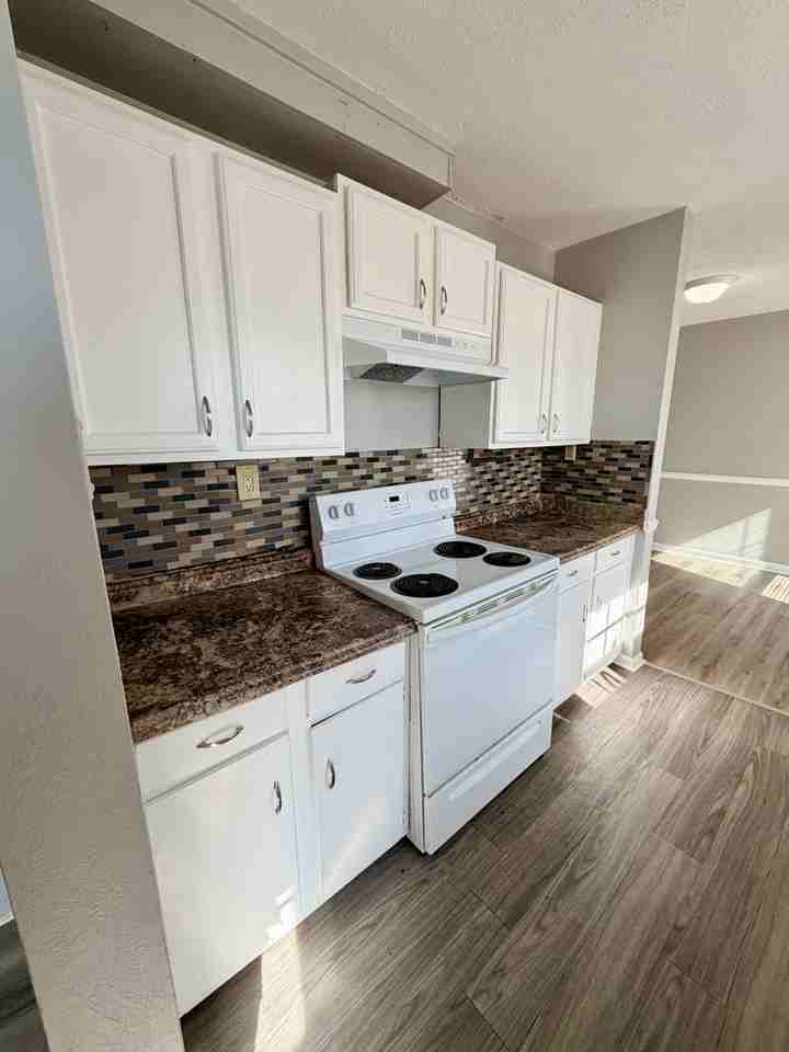 2472 Woodhill Dr - Photo 2 of 18